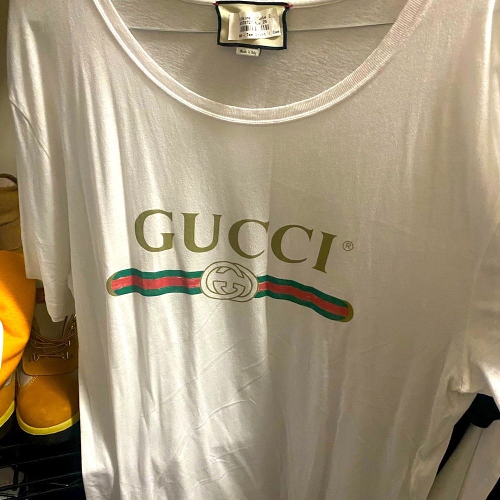 Over Size Gucci T-Shirt 100% Authentic-No Stains…